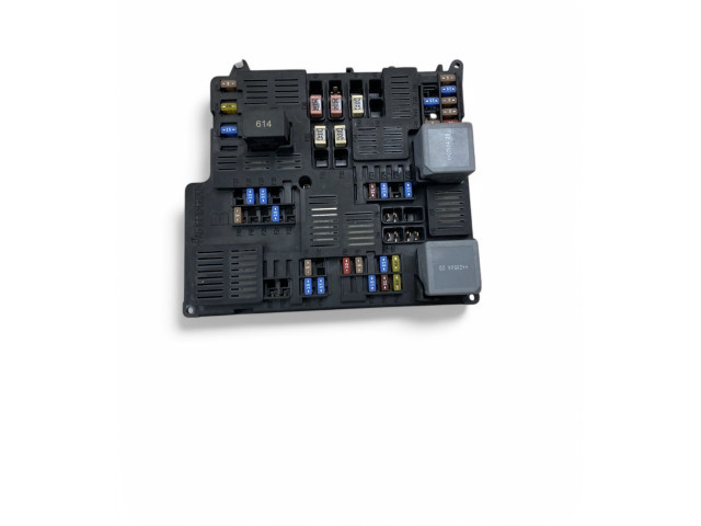 Блок предохранителей 32268453   Volvo XC90    