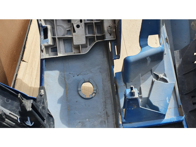 Передний бампер