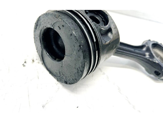 Поршень с шатуном Volkswagen PASSAT B4