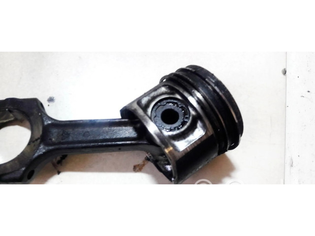  Поршень с шатуном    Alfa Romeo 156 для дизельного двигателя 2.4