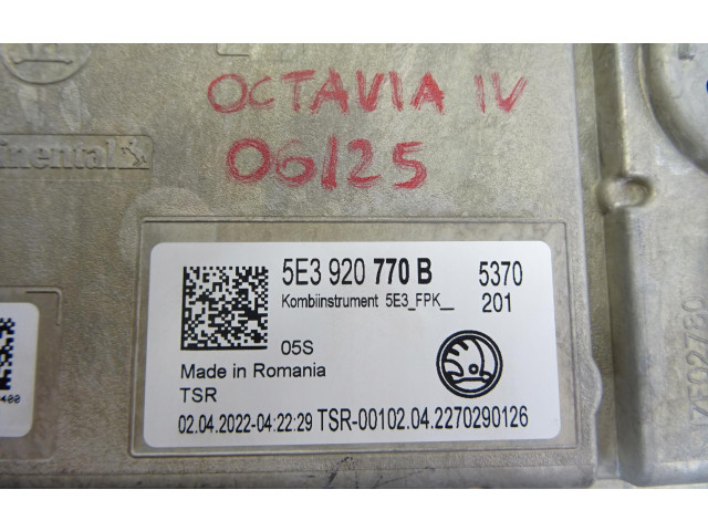 Панель приборов 5E3920770B   Skoda Octavia Mk4       