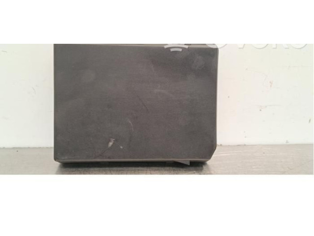 Блок предохранителей 284B76520R Dacia Jogger