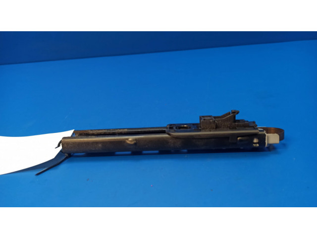 Регулировочная планка ремня безопасности