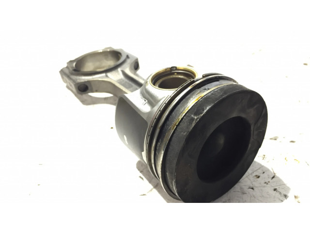 Píst GK206205BA   Ford Transit Custom  pro naftový motor 2.0  