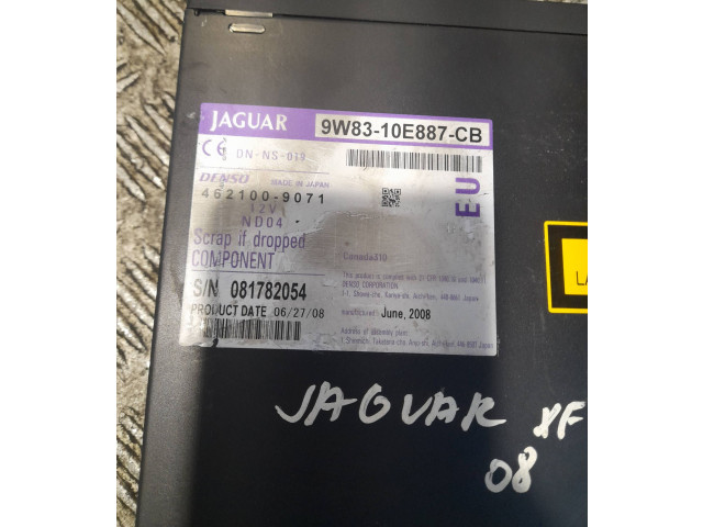 Радио/ проигрыватель CD/DVD / навигация