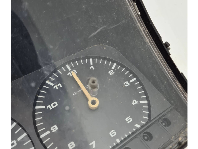 Přístrojová deska  Volkswagen PASSAT B3 1993 81117621  