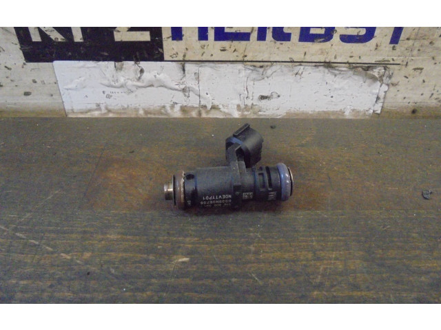 Форсунка 04E906031H, 04E906031F    Skoda Fabia Mk2 (5J)  CHYB 