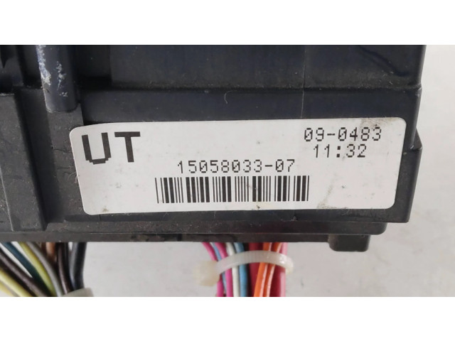 Блок предохранителей 15058033, 090483 Hummer H2