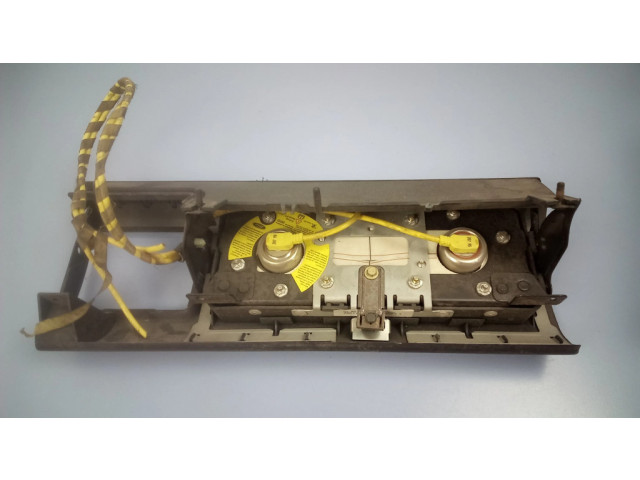 Подушка безопасности пассажира 94AGA042B84 Ford Escort