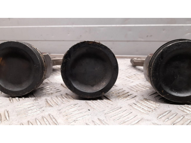 Píst Alfa Romeo Stelvio pro benzínový motor 2.0