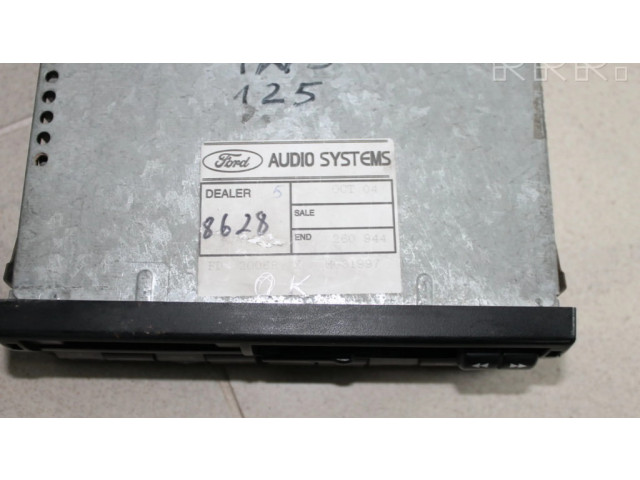 Радио/ проигрыватель CD/DVD / навигация