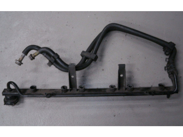 Топливная рампа 021133317J   Volkswagen Golf III  