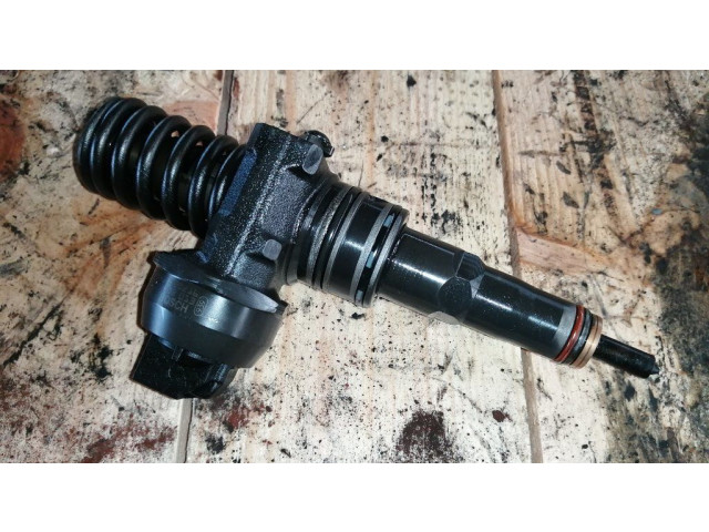 Vstřikovač 038130073BA Audi A4 S4 B6 8E 8H pro naftový motor 1.9