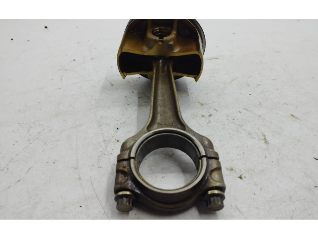  Поршень с шатуном    Maserati Quattroporte  