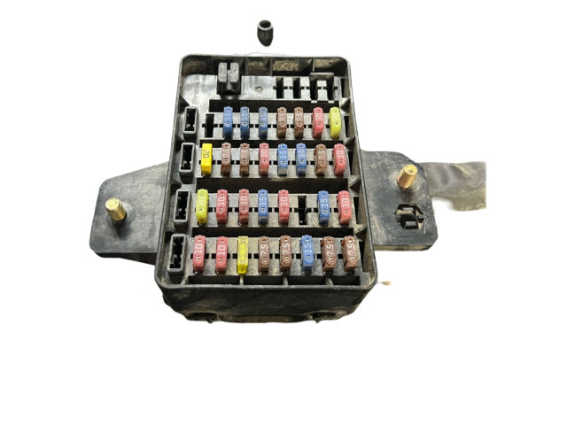 Блок предохранителей 8211008000 SsangYong Rexton