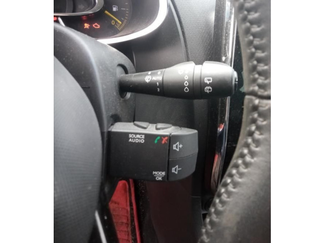 Ручка стеклоочистителей 8201168016   Renault Clio IV