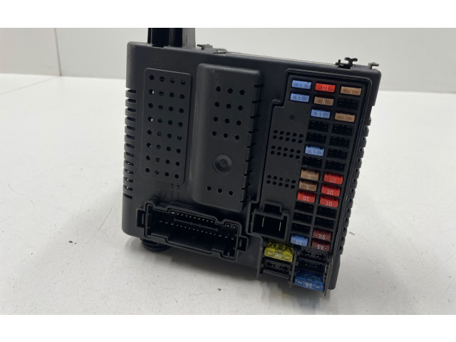 Блок предохранителей 30765646, 28043321 Volvo V70