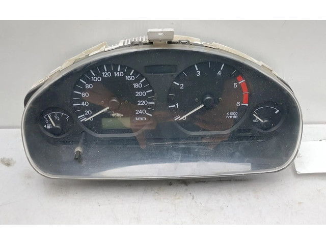 Панель приборов MR308409 Mitsubishi Carisma