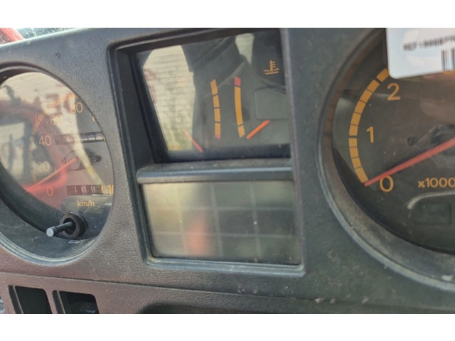 Přístrojová deska Mitsubishi Pajero 1990