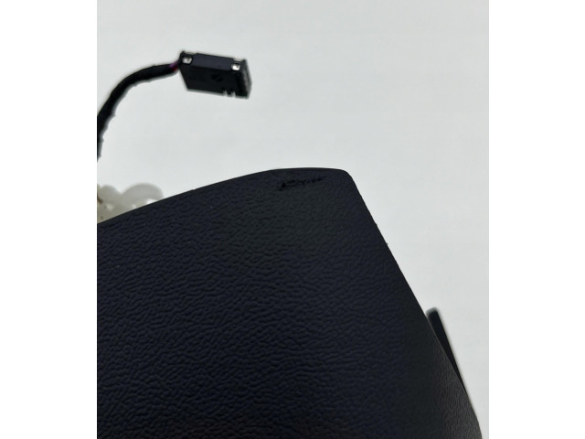 Подушка безопасности водителя    Audi RS3 8Y