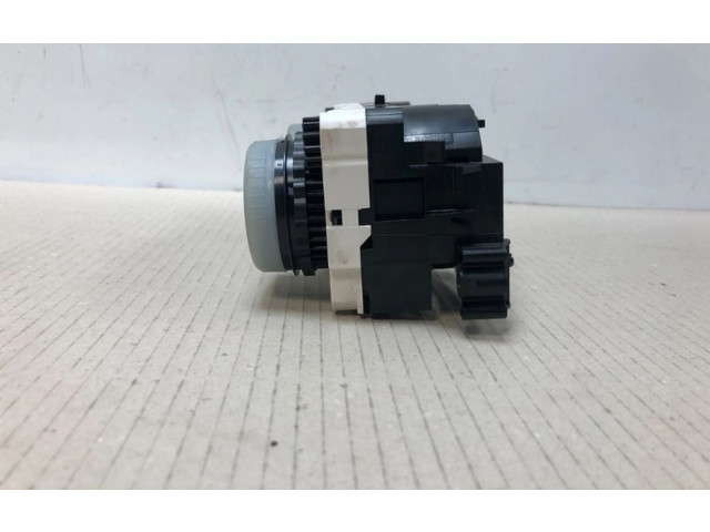 Блок управления климат-контролем Mitsubishi Carisma