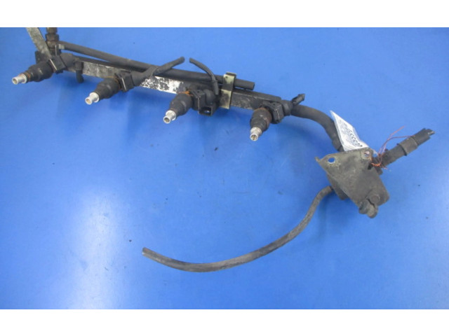 Vstřikovací lišta Saab 9000 CD ---