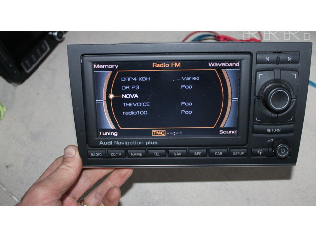 Радио/ проигрыватель CD/DVD / навигация