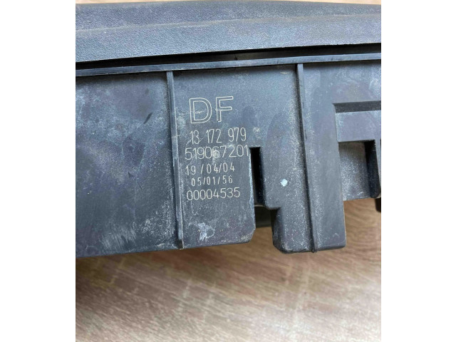 Pojistková skříňka 13172979, 519067201 Opel Vectra C 2002