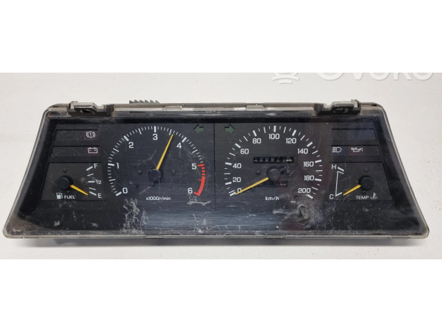 Přístrojová deska Nissan Sunny 1985