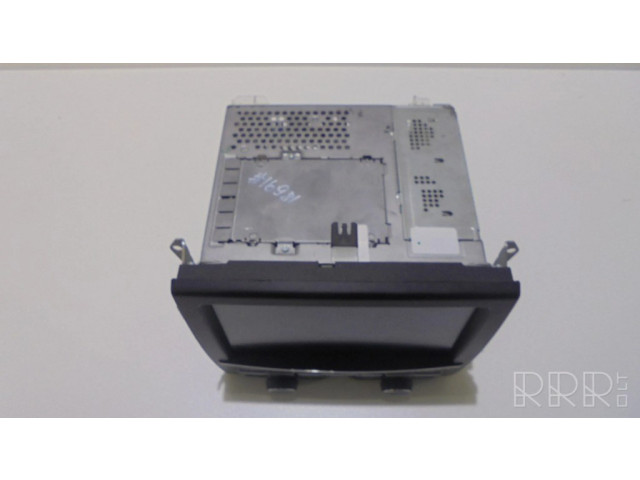 Радио/ проигрыватель CD/DVD / навигация