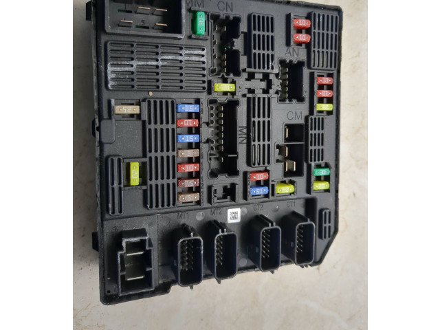 Блок предохранителей 284B67924R, 0331160900119   Renault Clio IV    