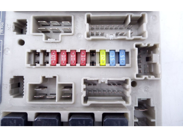 Pojistková skříňka Řídící jednotka BSM E3-B4-28-1 Nissan Micra C+C 2010