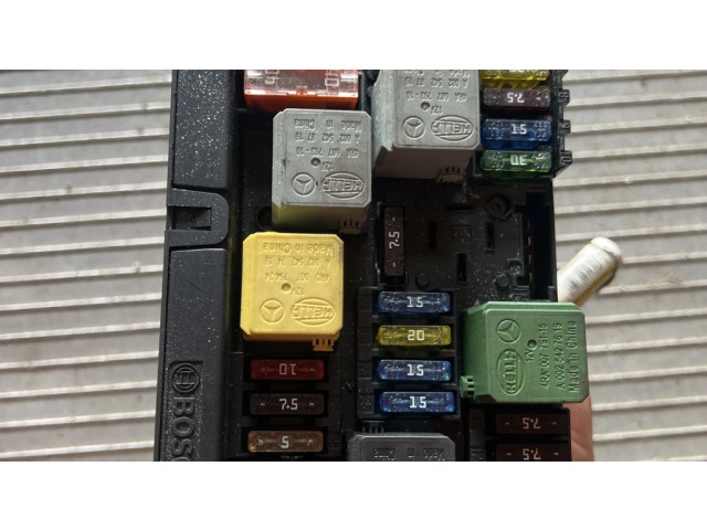   Pojistková skříňka 2129005912   Mercedes-Benz C W204 2011