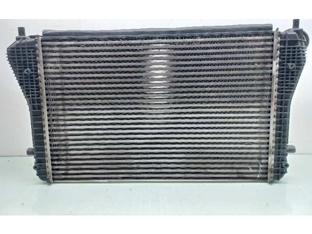 Интеркулер 1K0145803A Volkswagen Jetta V