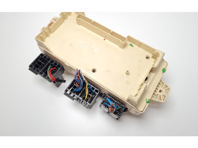   Pojistková skříňka    Mitsubishi Pajero 2001