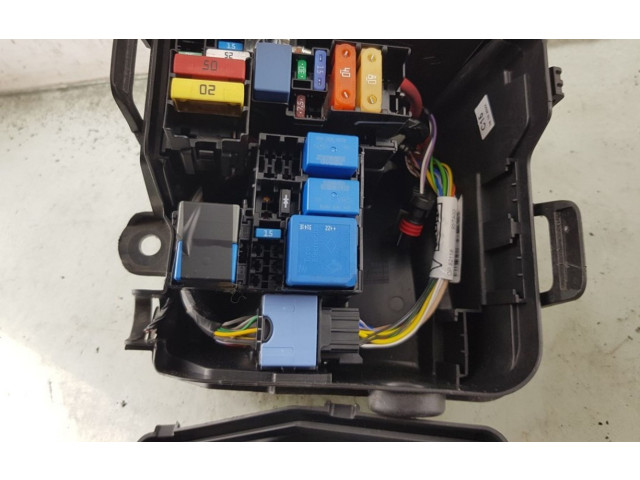 Блок предохранителей  243804185R, 243809584R   Dacia Duster    