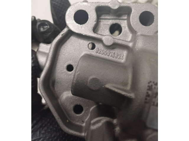 Масляный насос 150157688R   Renault Master III