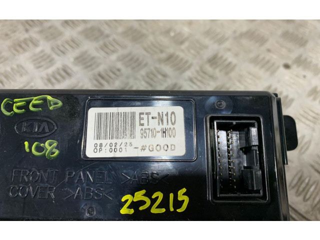 Дисплей    957101H100   KIA Ceed