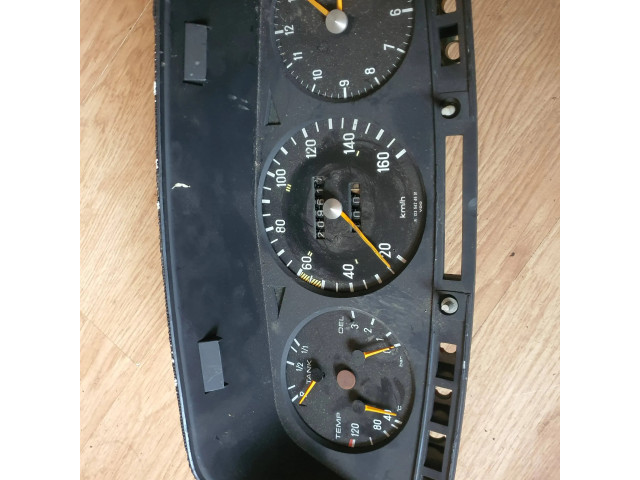 Панель приборов 87001050   Mercedes-Benz W123       