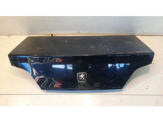 Задняя крышка (багажника)