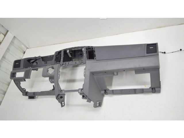 Панель приборов Jeep Grand Cherokee (WK)