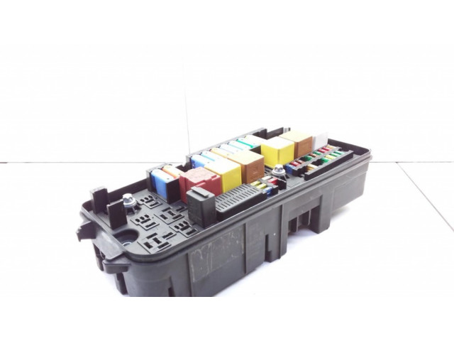 Блок предохранителей 13198102, 519131007   Opel Vectra C    