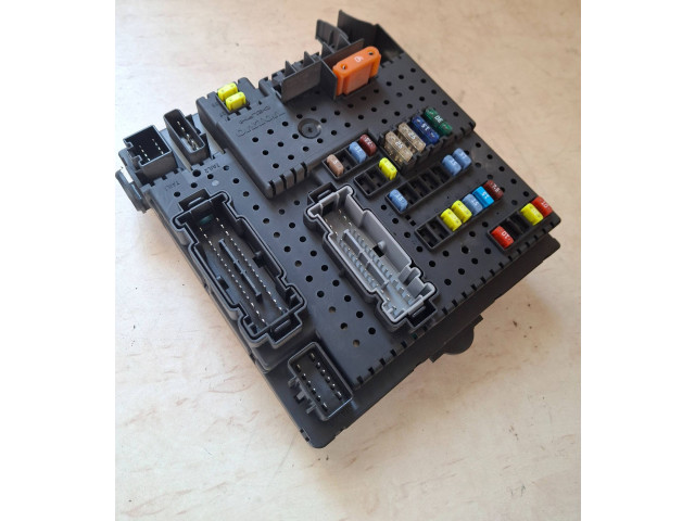 Блок предохранителей 30786646, 07W052 Volvo S60