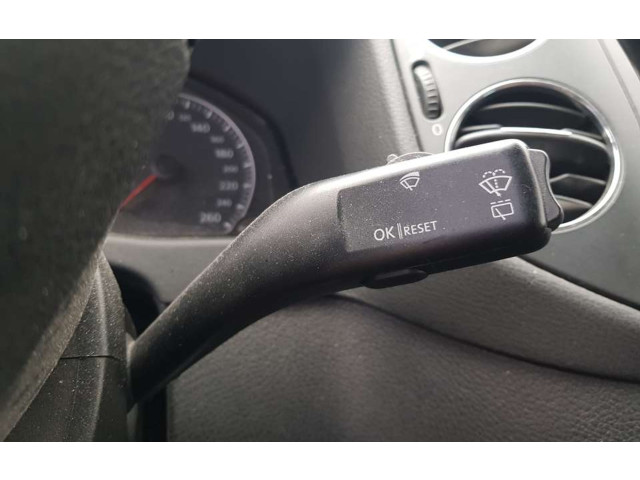 Кнопки рулевого колеса    Volkswagen Golf Plus