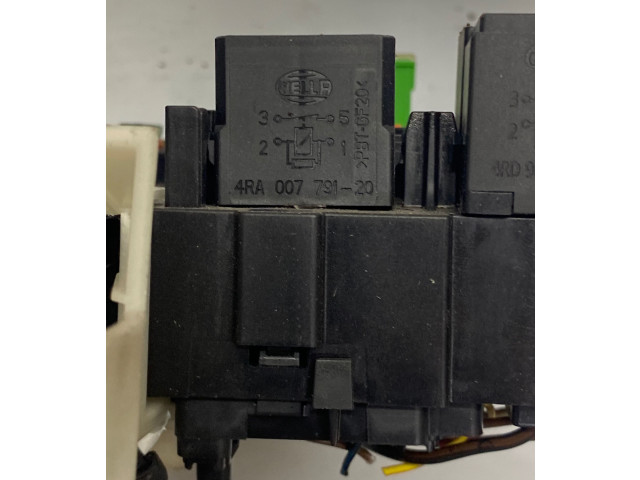 Блок предохранителей 4RA00779120   Audi A3 S3 8V    