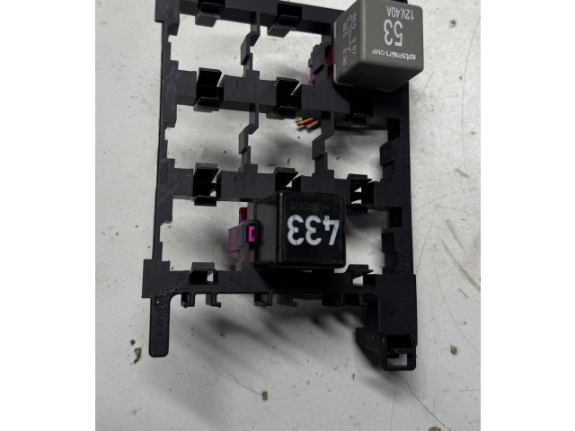   Pojistková skříňka 1T1937503A   Volkswagen Caddy 2011