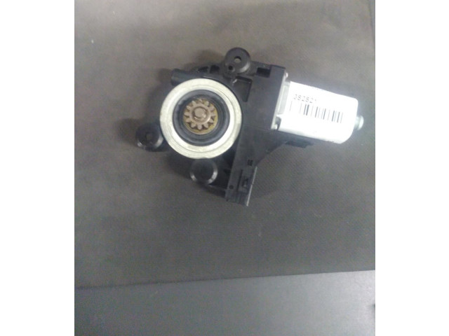 Передний двигатель механизма для подъема окон       Volvo V70  2008 - 2013 года   