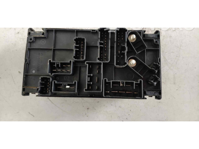 Блок предохранителей 82241SG050   Subaru Forester SJ    