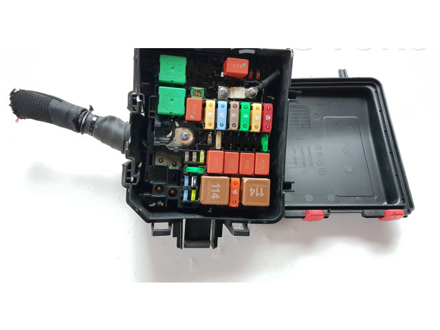 Блок предохранителей 9824510780, 9826717980 Peugeot 2008 II