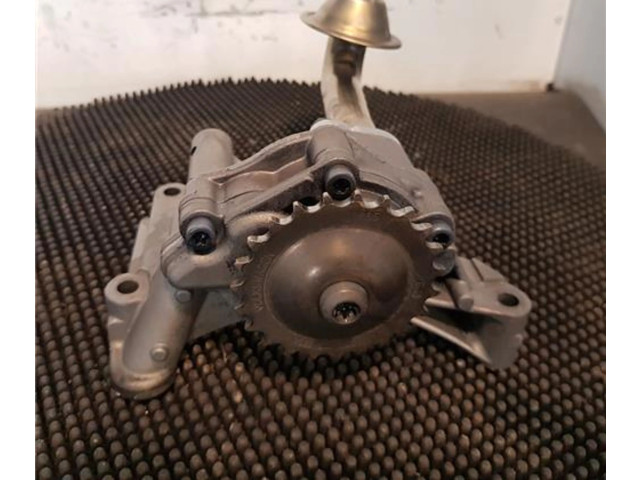 Масляный насос 038115105C    Volkswagen Caddy